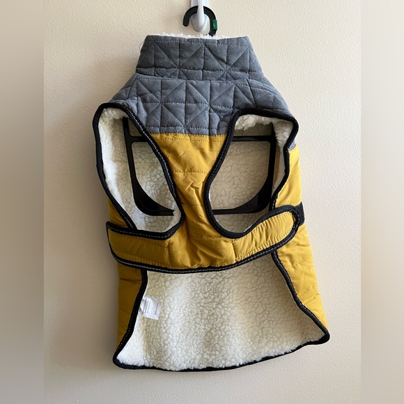 Eddie Bauer Coat with Faux Suede Quilted Yoke and Decorative Edge Binding. - Picture 2 of 6